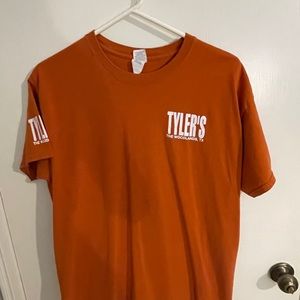 Tyler’s short sleeve in burnt orange🤘